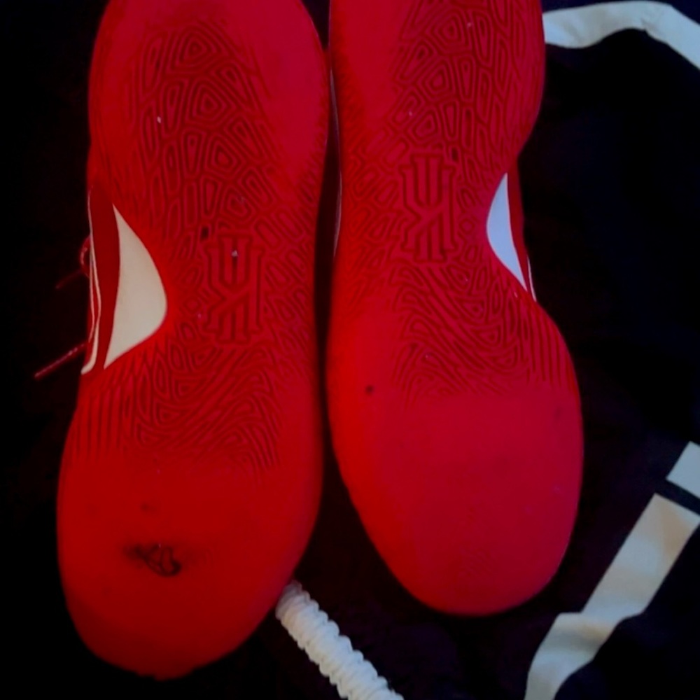 Basketball shoes for sell